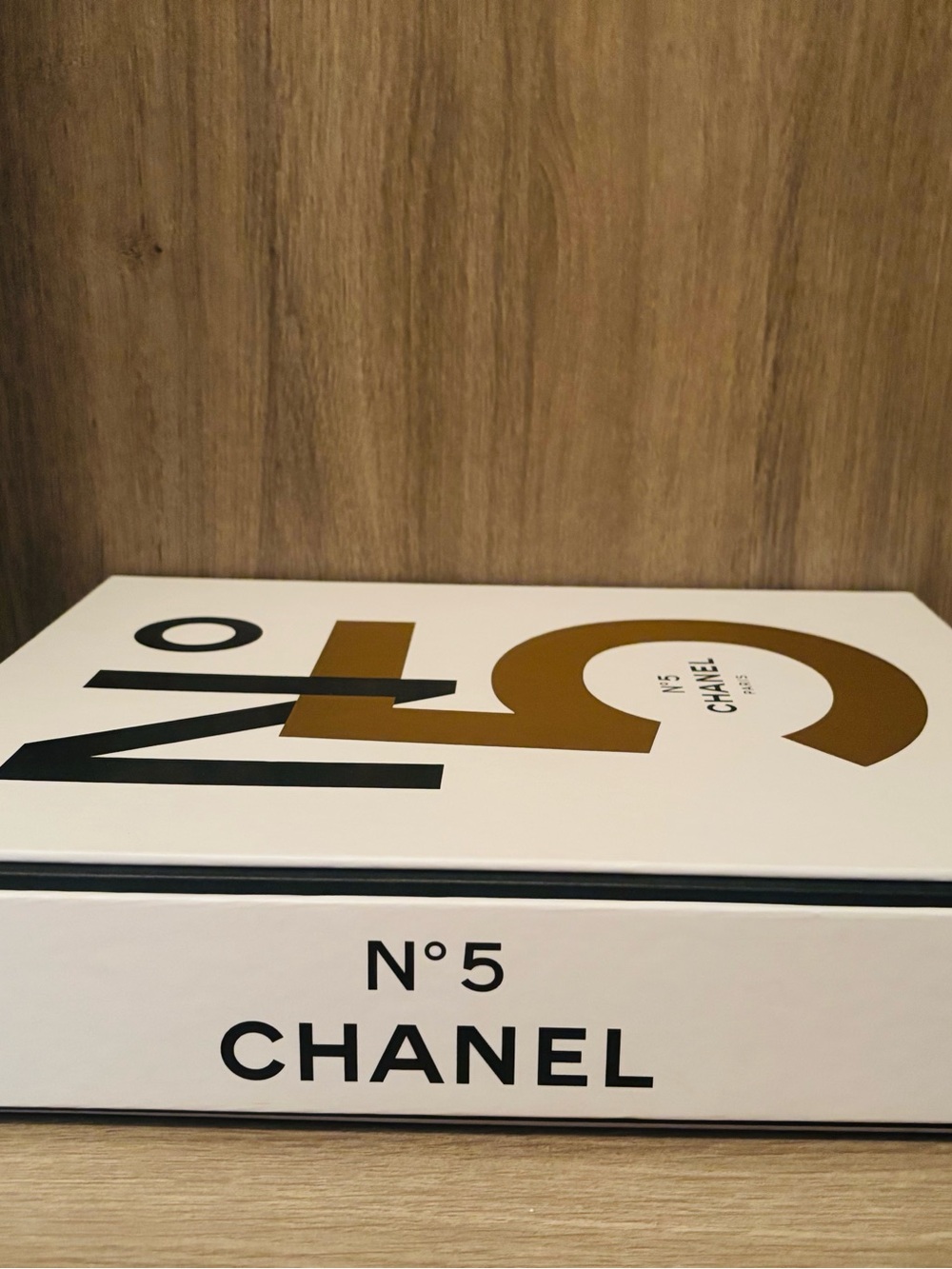 CHANEL N°5 Box in White, Black & Gold